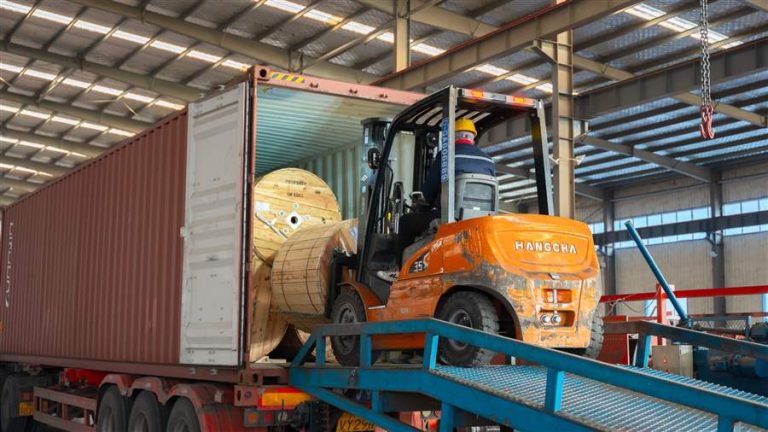 Container loading at the despatch bay